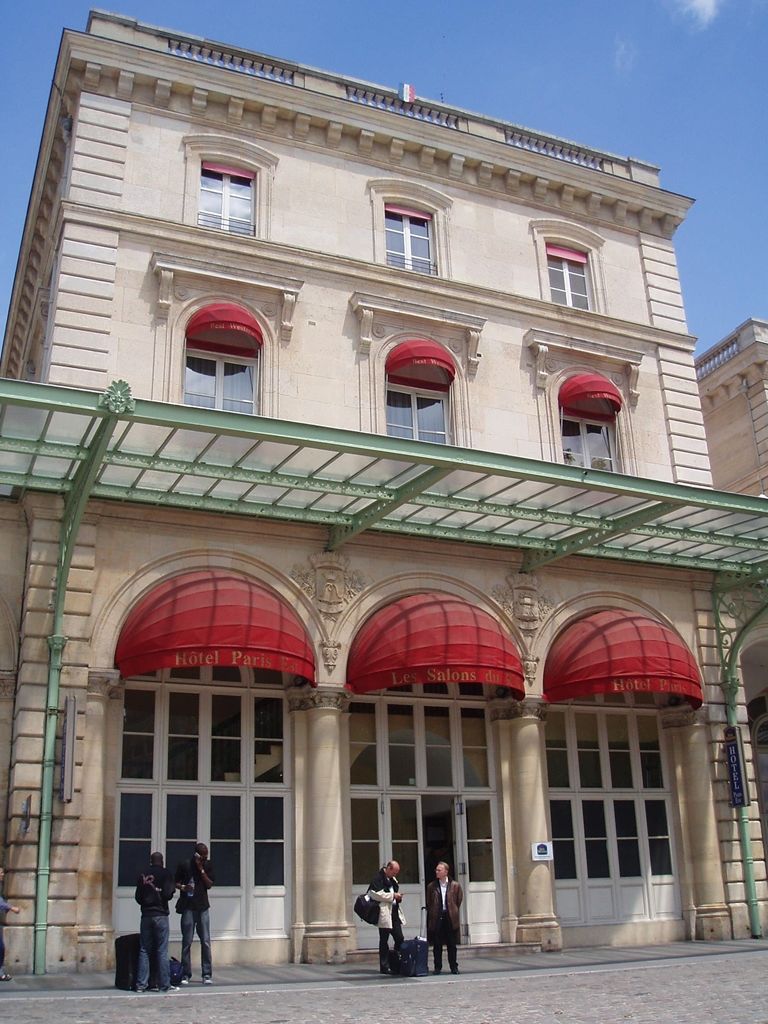 Kyriad Paris 10 - Gare De L'Est Hotel ภายนอก รูปภาพ