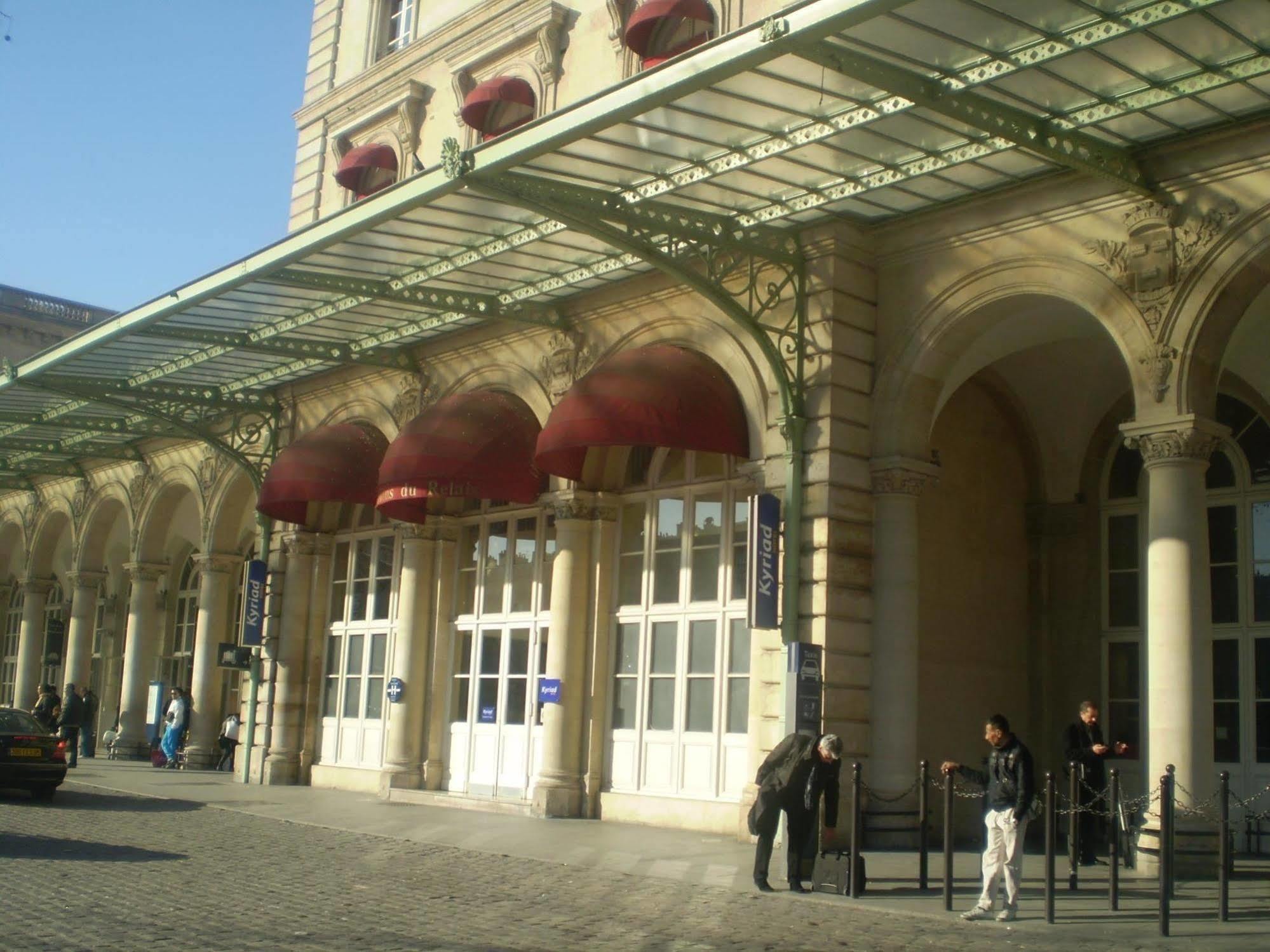 Kyriad Paris 10 - Gare De L'Est Hotel ภายนอก รูปภาพ